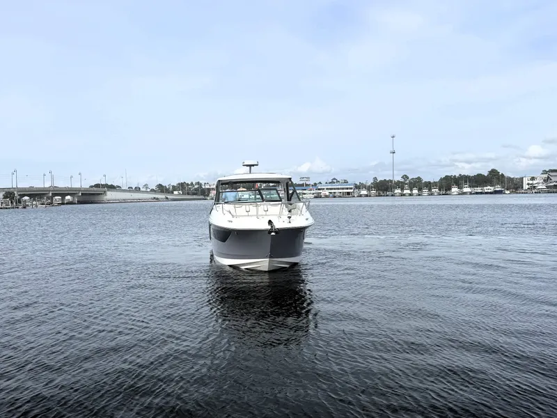 Slide: The Image of Sea Ray Sundancer 320 2023 - 3