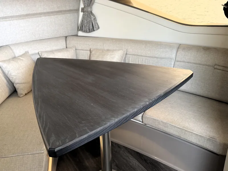 Slide: The Image of Sea Ray Sundancer 320 2023 - 30