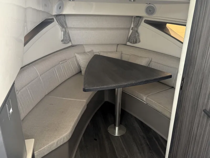 Slide: The Image of Sea Ray Sundancer 320 2023 - 31