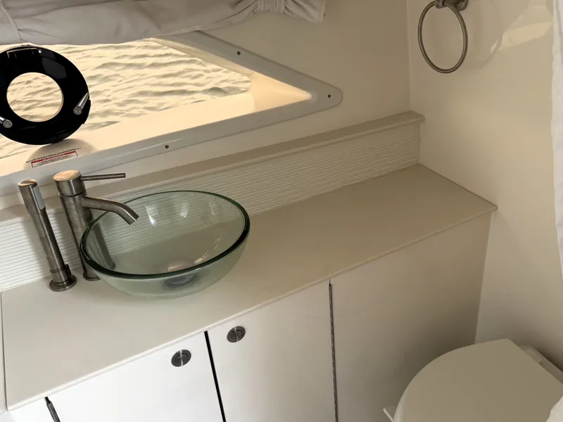 Slide: The Image of Sea Ray Sundancer 320 2023 - 37