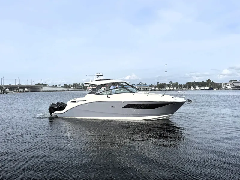 Slide: The Image of Sea Ray Sundancer 320 2023 - 43