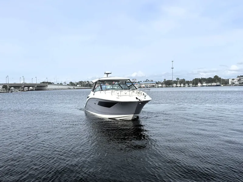Slide: The Image of Sea Ray Sundancer 320 2023 - 45