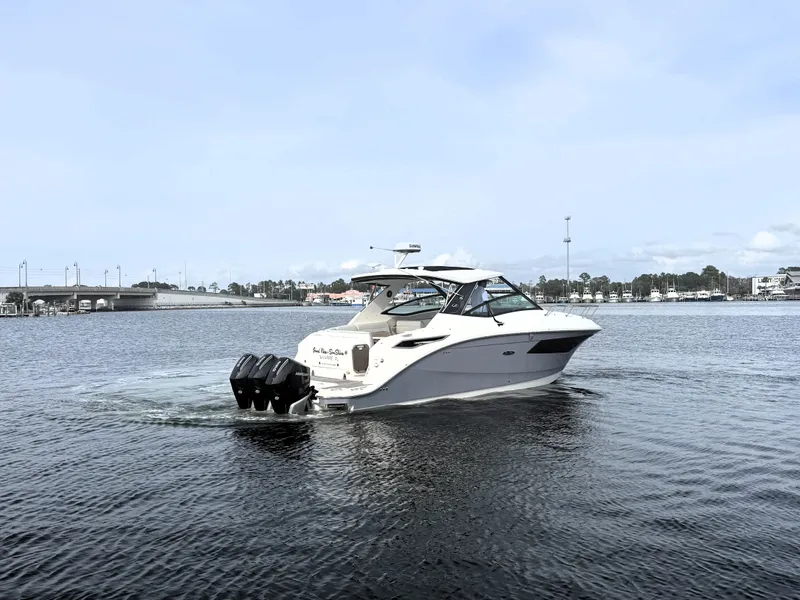 Slide: The Image of Sea Ray Sundancer 320 2023 - 47