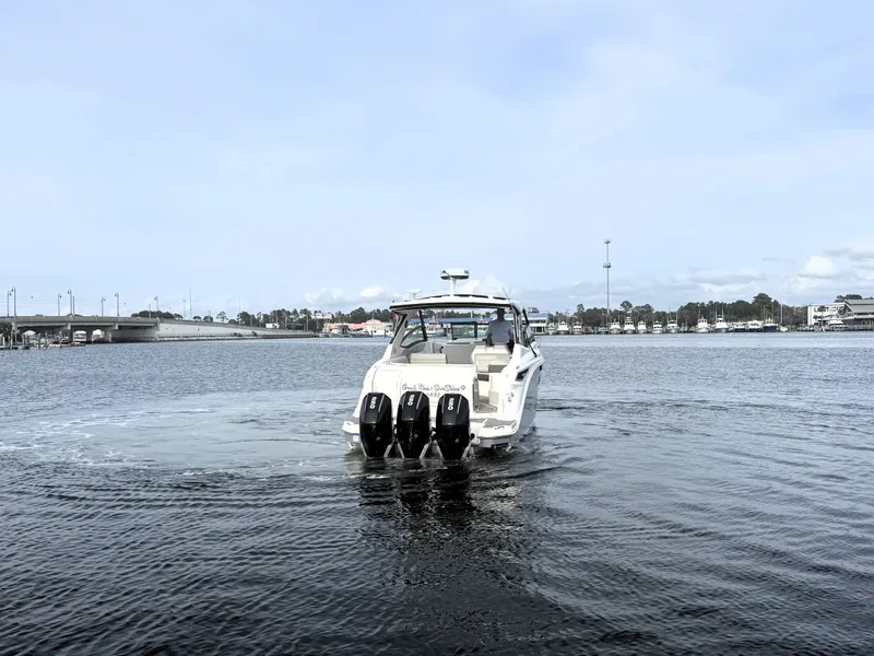 Slide: The Image of Sea Ray Sundancer 320 2023 - 48