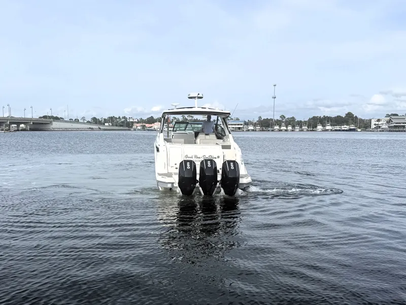 Slide: The Image of Sea Ray Sundancer 320 2023 - 49