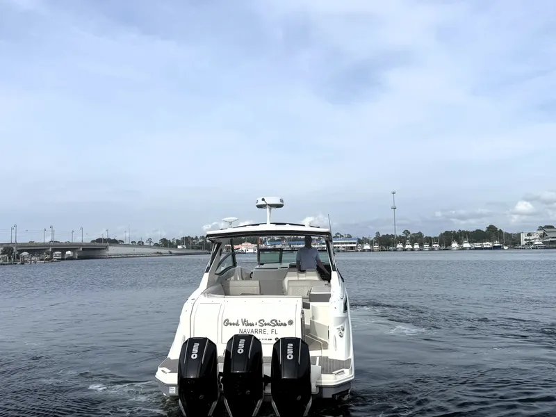 Slide: The Image of Sea Ray Sundancer 320 2023 - 50