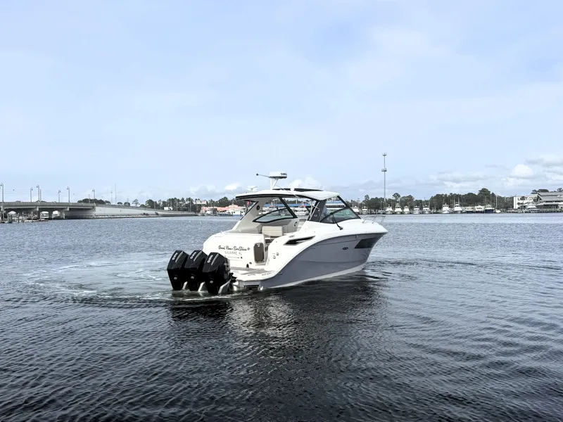 Slide: The Image of Sea Ray Sundancer 320 2023 - 51