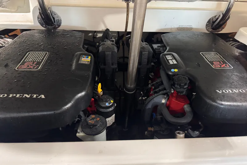 Slide: The Image of Volvo Penta 8.1 GXi engine in a 2011 Cobalt boat, detailed view. - 15