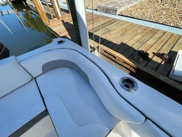 Slide: The Image of Robalo R242 Explorer 2018 - 18