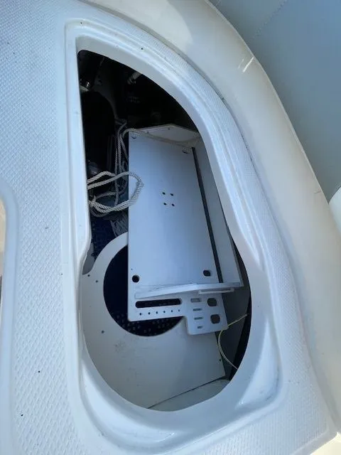 Slide: The Image of Robalo R242 Explorer 2018 - 20