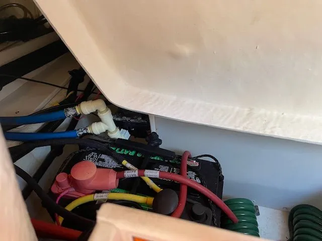 Slide: The Image of Robalo R242 Explorer 2018 - 21