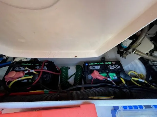 Slide: The Image of Robalo R242 Explorer 2018 - 22