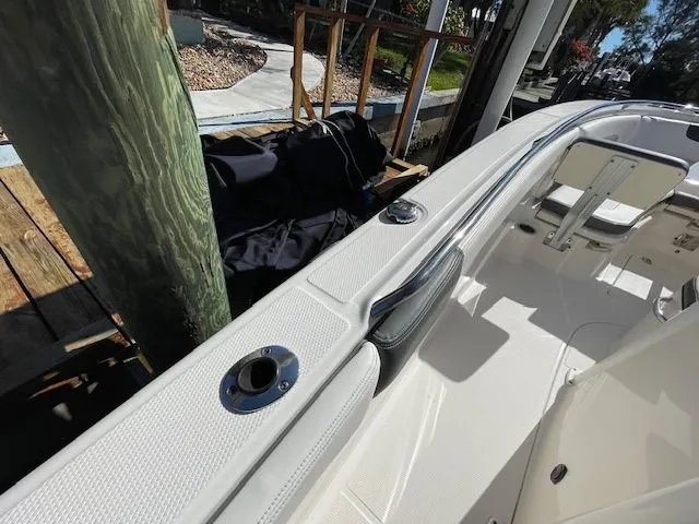 Slide: The Image of Robalo R242 Explorer 2018 - 24