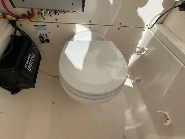 Slide: The Image of Robalo R242 Explorer 2018 - 25