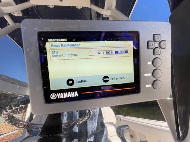 Slide: The Image of Robalo R242 Explorer 2018 - 27