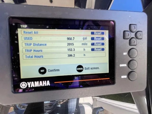 Slide: The Image of Robalo R242 Explorer 2018 - 28