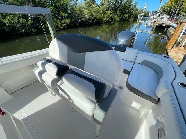 Slide: The Image of Robalo R242 Explorer 2018 - 32