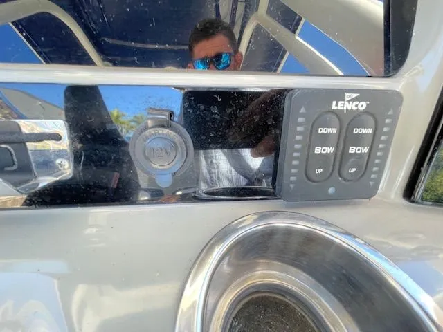 Slide: The Image of Robalo R242 Explorer 2018 - 41