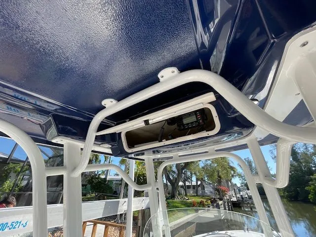 Slide: The Image of Robalo R242 Explorer 2018 - 46