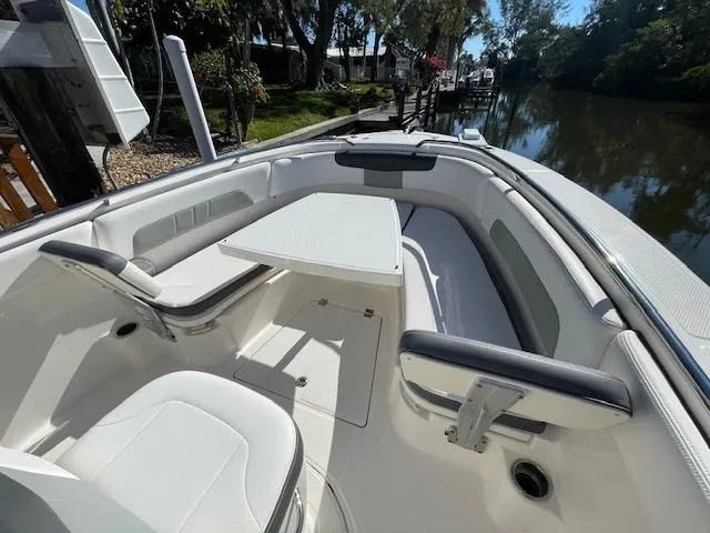 Slide: The Image of Robalo R242 Explorer 2018 - 48