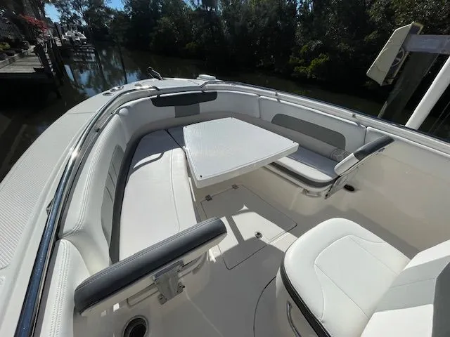 Slide: The Image of Robalo R242 Explorer 2018 - 49