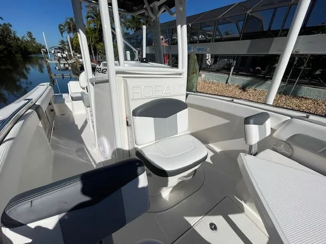 Slide: The Image of Robalo R242 Explorer 2018 - 50