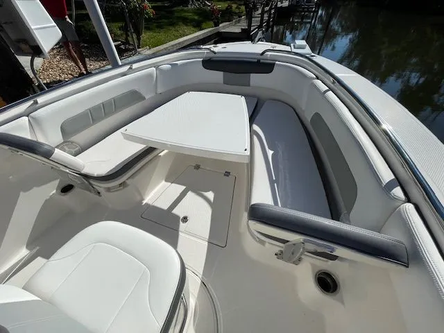 Slide: The Image of Robalo R242 Explorer 2018 - 58