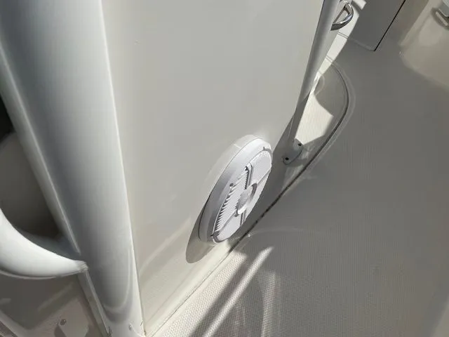 Slide: The Image of Robalo R242 Explorer 2018 - 62