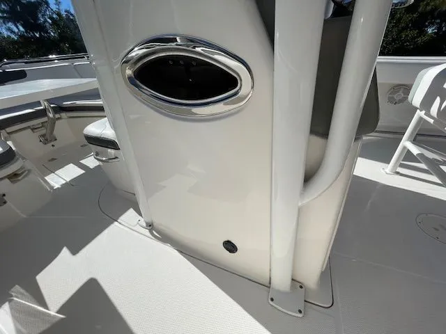 Slide: The Image of Robalo R242 Explorer 2018 - 63