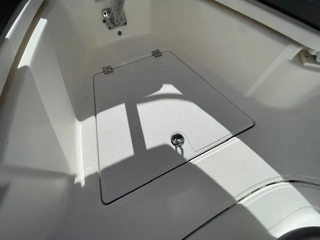 Slide: The Image of Robalo R242 Explorer 2018 - 65