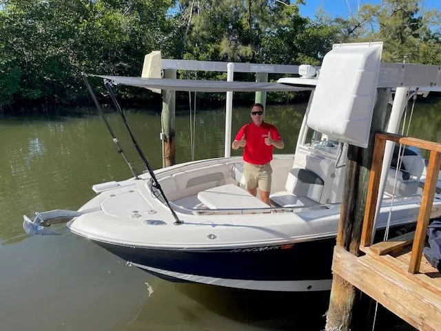 Slide: The Image of Robalo R242 Explorer 2018 - 67