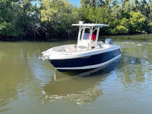 Slide: The Image of Robalo R242 Explorer 2018 - 7