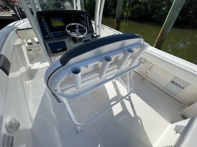 Slide: The Image of Robalo R242 Explorer 2018 - 72