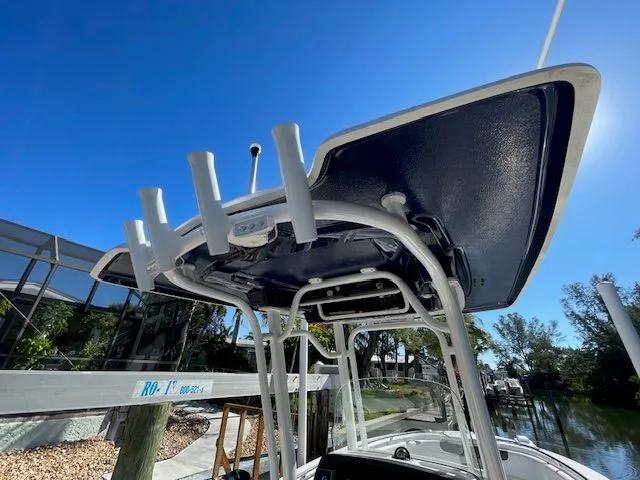 Slide: The Image of Robalo R242 Explorer 2018 - 74
