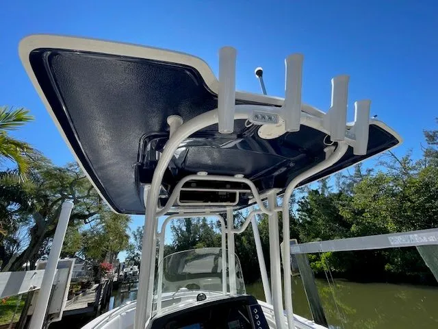 Slide: The Image of Robalo R242 Explorer 2018 - 76