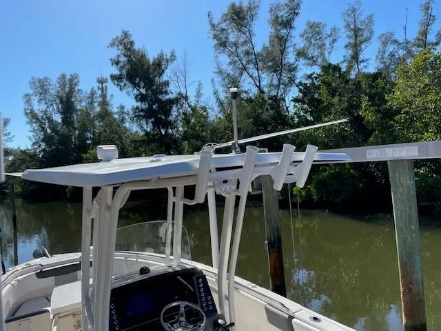 Slide: The Image of Robalo R242 Explorer 2018 - 78