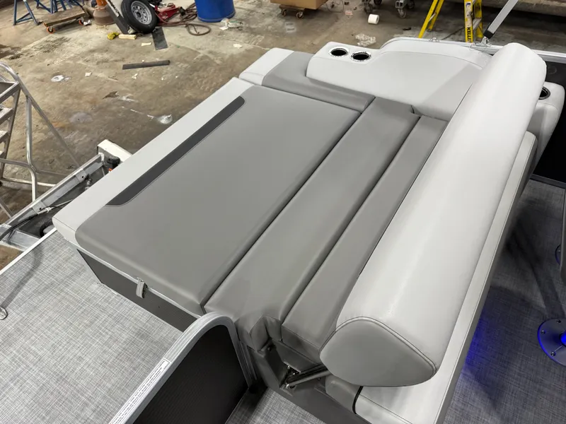 Slide: The Image of Princecraft Vectra 21 RL 2026 - 21