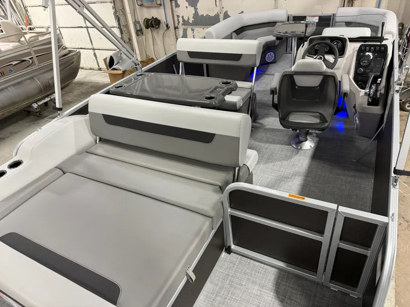 Slide: The Image of Princecraft Vectra 21 RL 2026 - 23