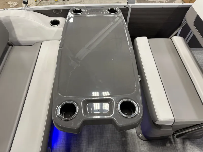 Slide: The Image of Princecraft Vectra 21 RL 2026 - 24