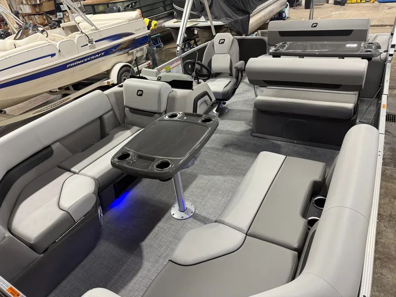 Slide: The Image of Princecraft Vectra 21 RL 2026 - 31