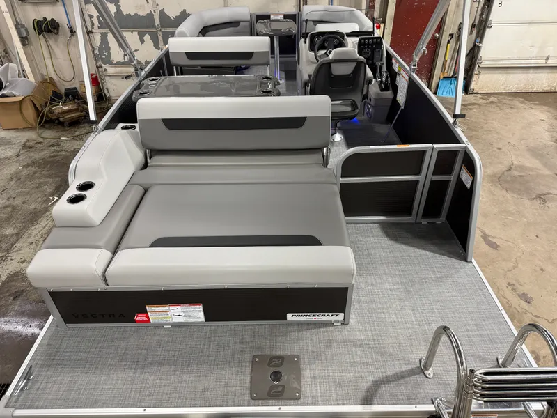 Slide: The Image of Princecraft Vectra 21 RL 2026 - 6