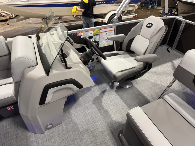 Slide: The Image of Princecraft Vectra 21 RL 2026 - 11