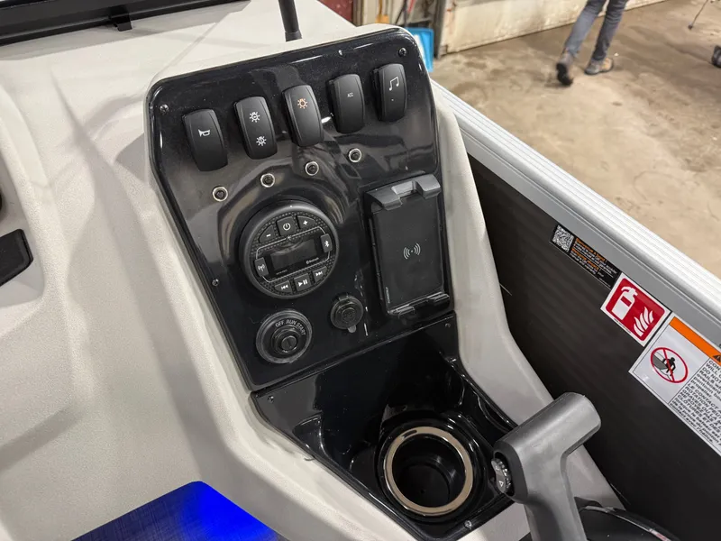 Slide: The Image of Princecraft Vectra 21 RL 2026 - 15