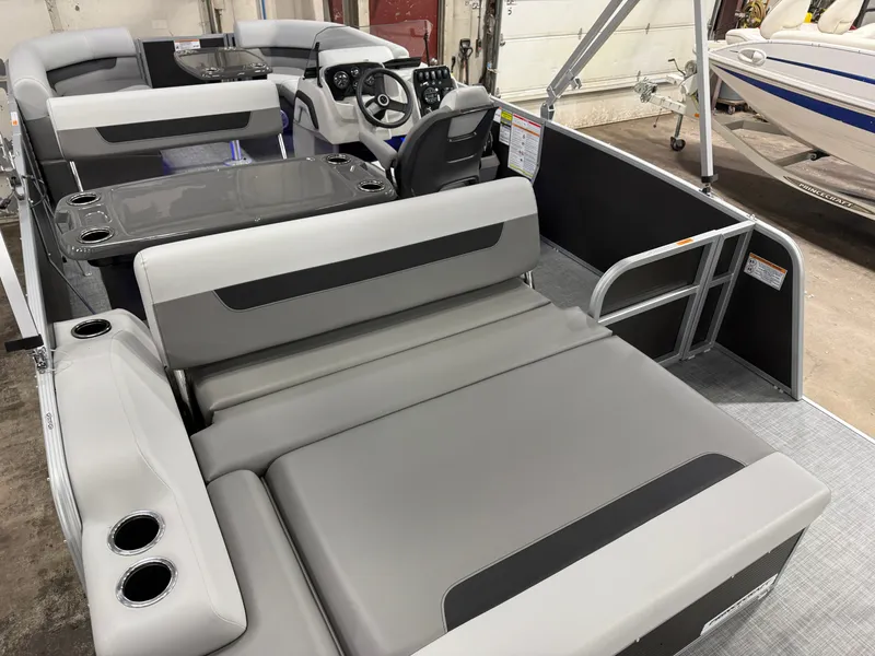 Slide: The Image of Princecraft Vectra 21 RL 2026 - 22