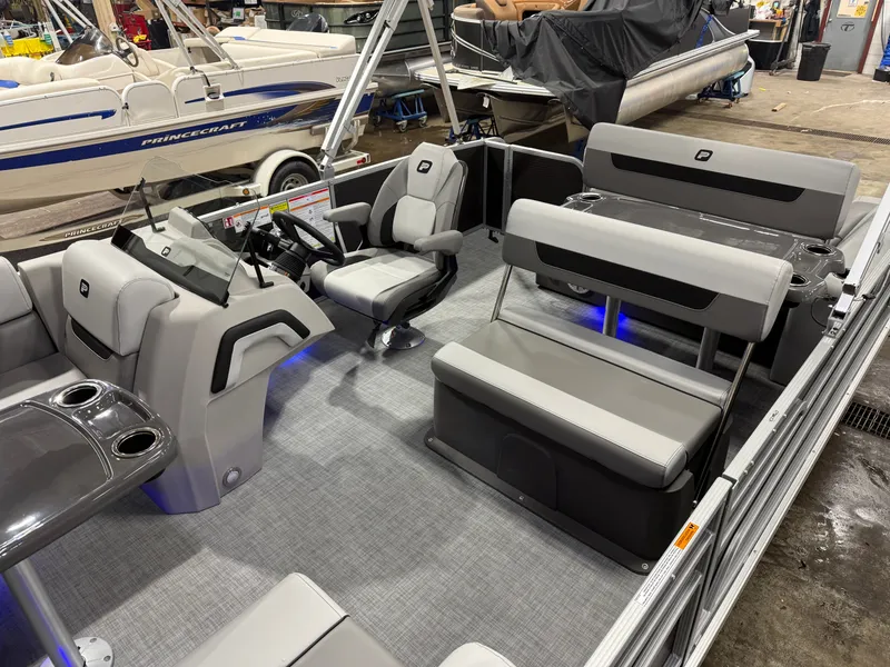 Slide: The Image of Princecraft Vectra 21 RL 2026 - 4