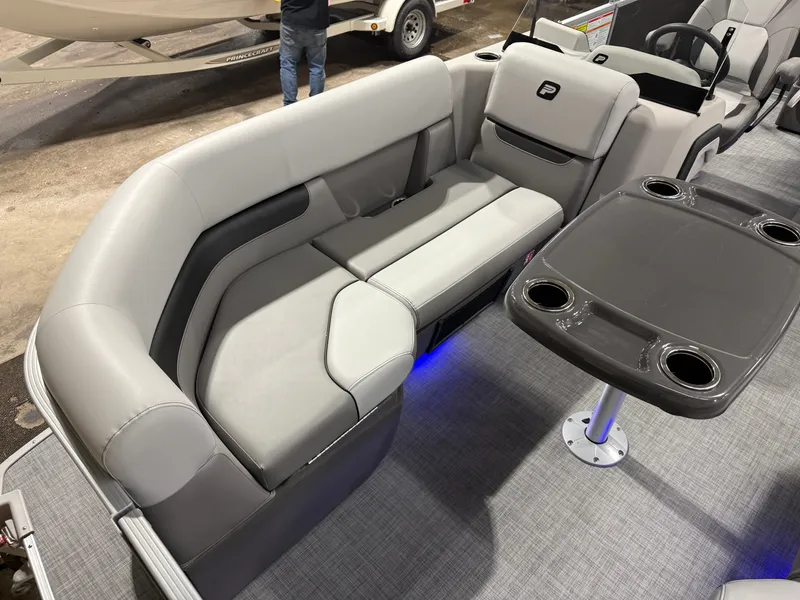 Slide: The Image of Princecraft Vectra 21 RL 2026 - 8