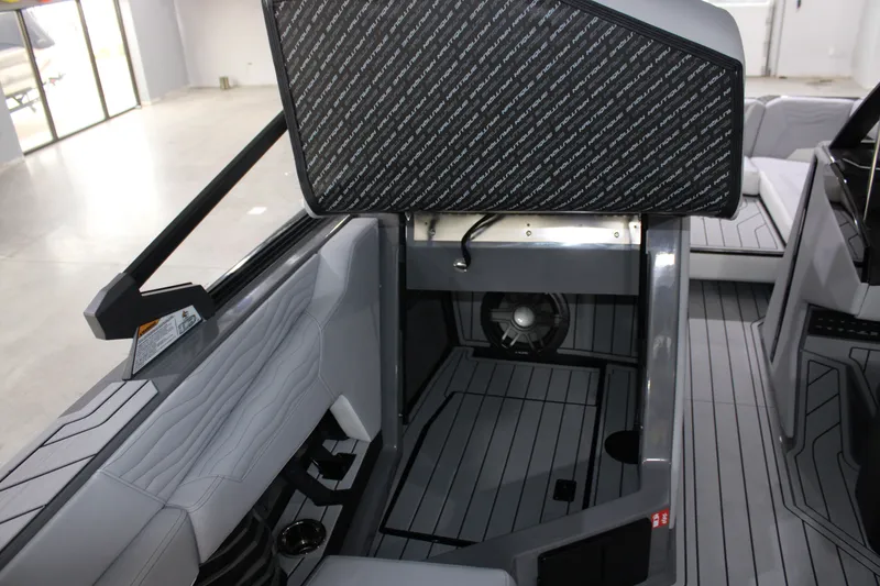 Slide: The Image of Nautique G25 2026 - 2