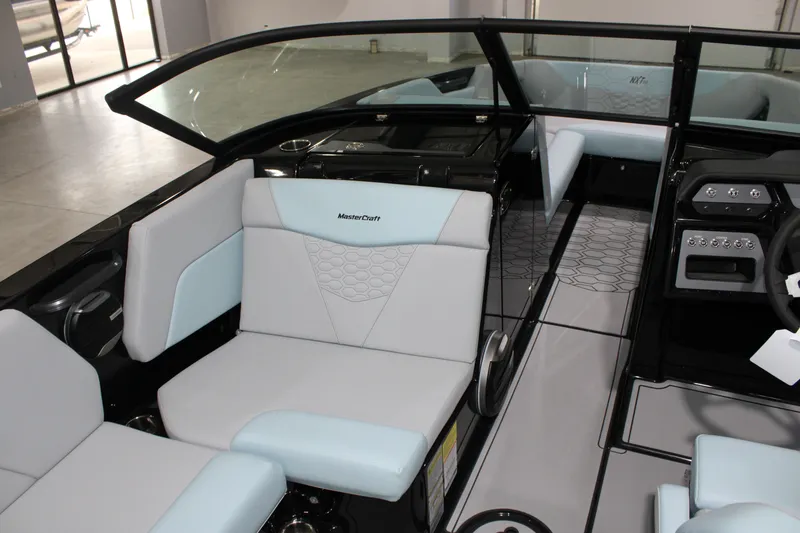 Slide: The Image of MasterCraft NXT24 2026 - 18