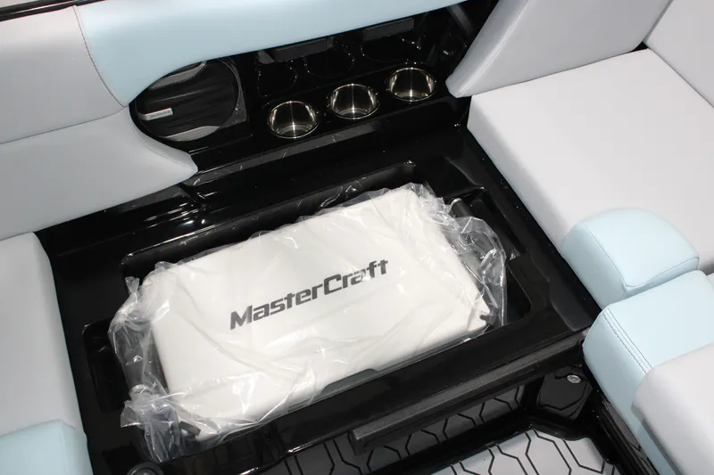 Slide: The Image of MasterCraft NXT24 2026 - 8