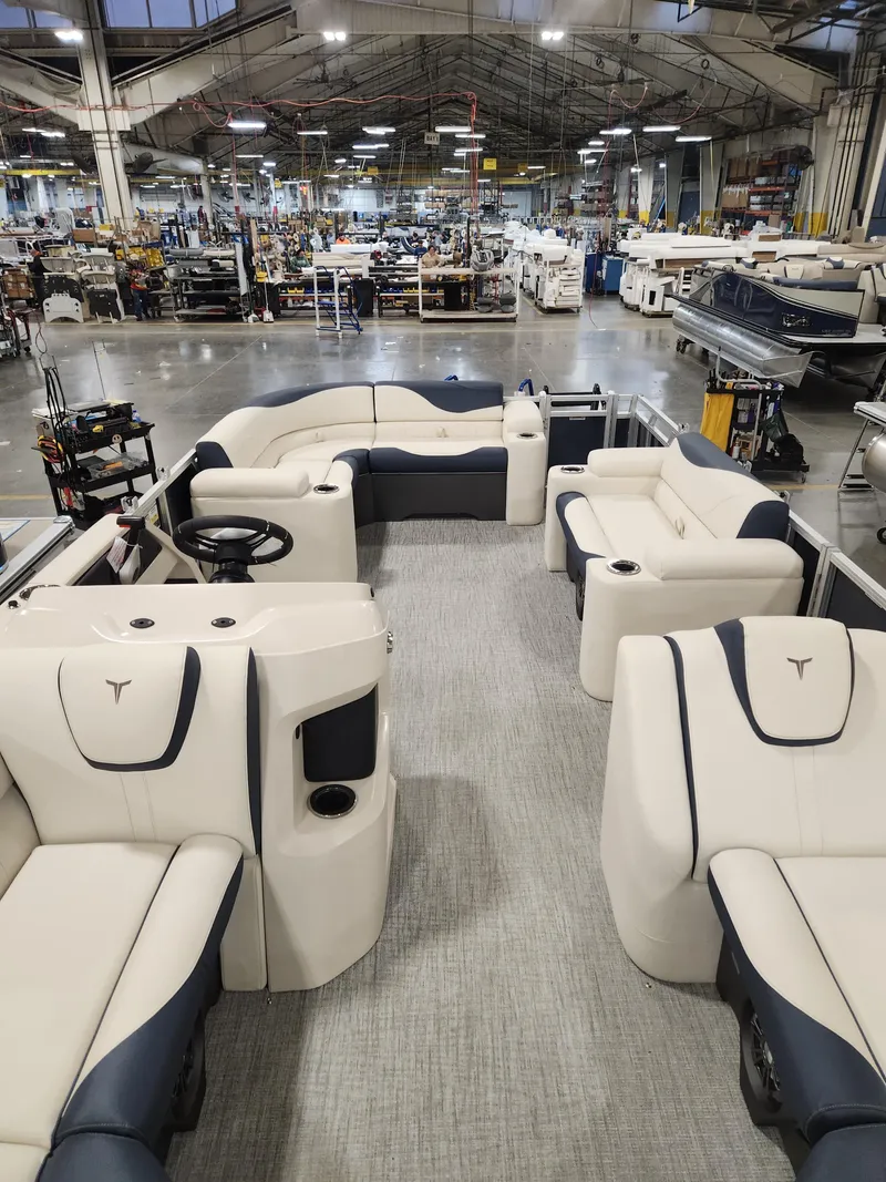 Slide: The Image of Tahoe 21' LTZ Elite 2026 - 4